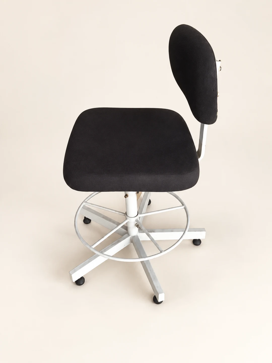 Padded chair with white footring base — AI-cleaned product photograph