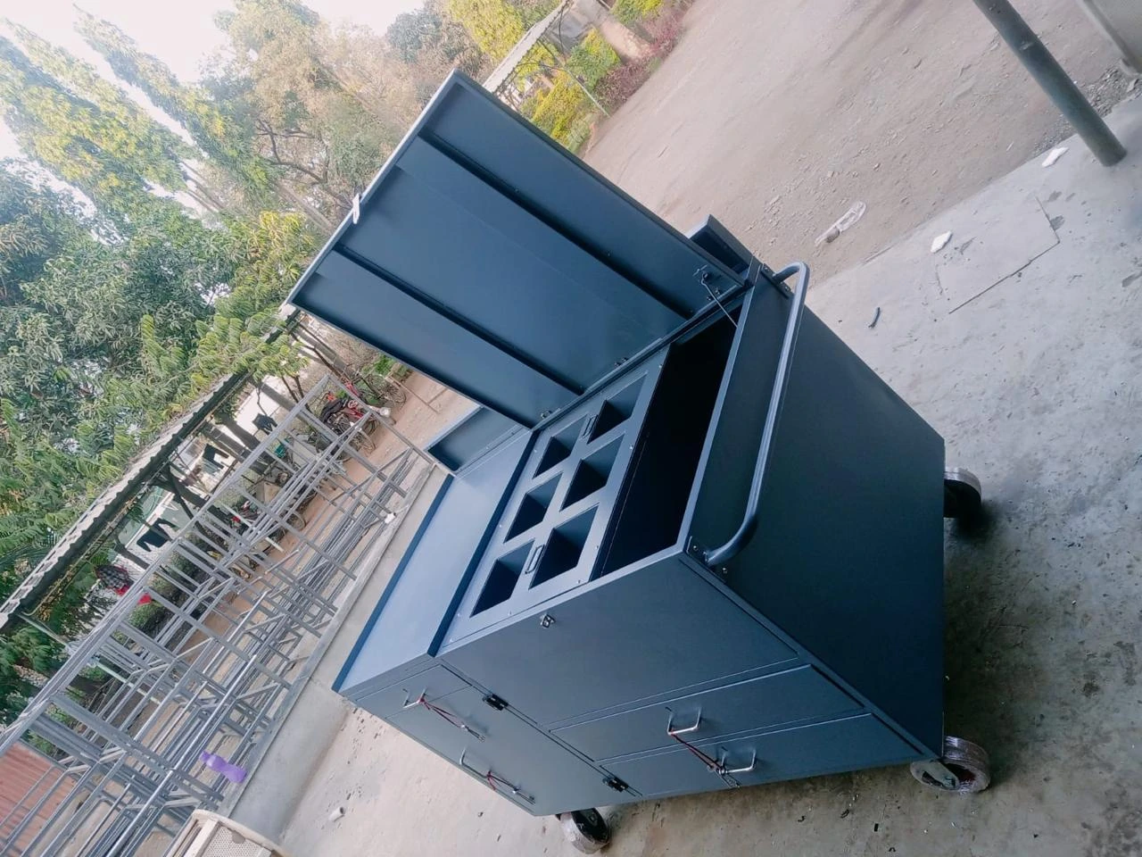 Tool Trolley — original photograph